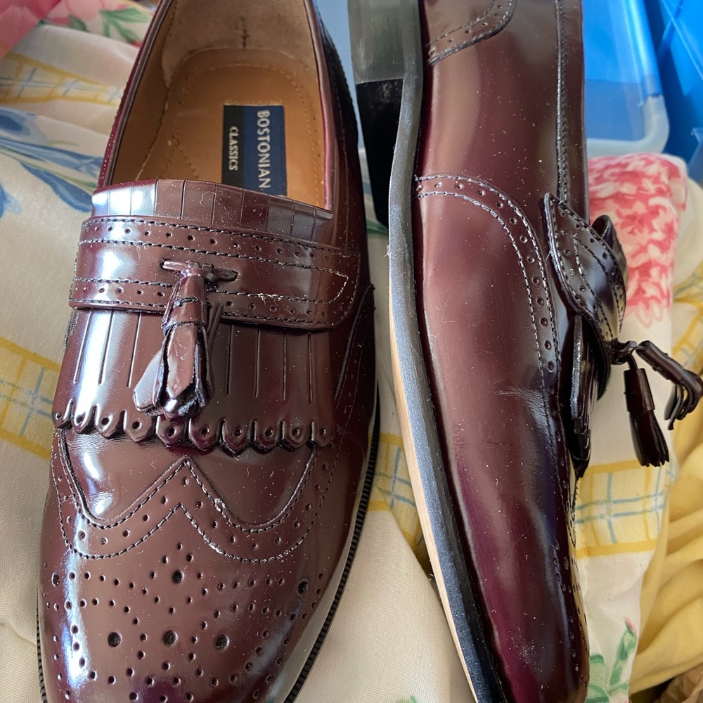 Burgundy Bostonian loafers size 8